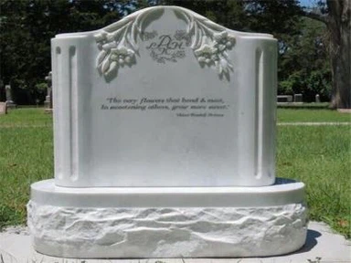 Lapide in marmo nero