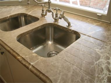 Controsoffitti in marmo chiaro Emperador