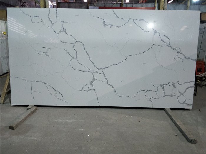 Quarzo bianco Alaska Calacatta