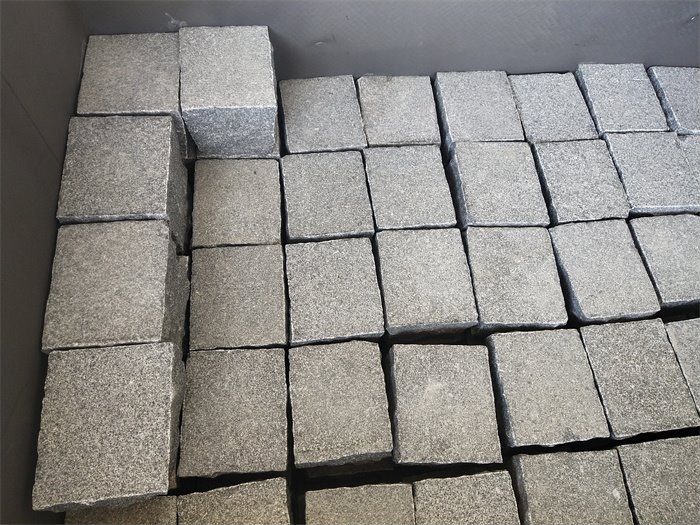 G654 Pietra cubica