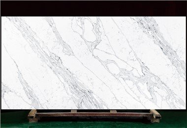 Cucina in quarzo bianco ghiacciato