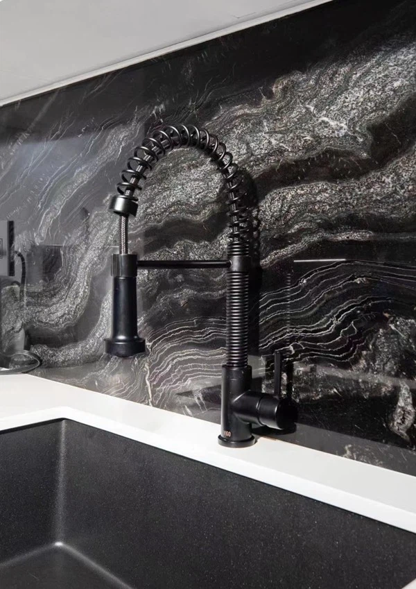 Agata Black Granite backspalsh