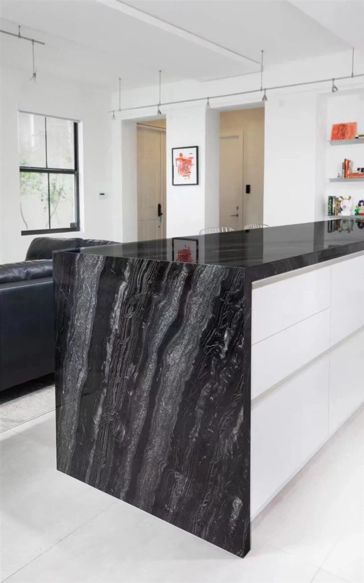 Agatha Black Granite water full