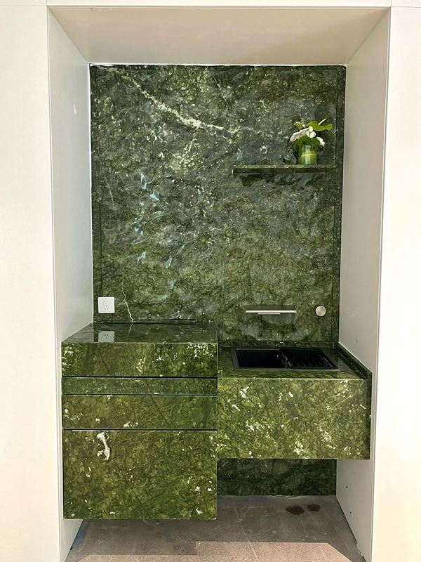 Bagno in marmo verde Ming