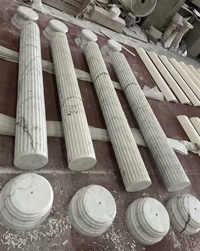 Colonna in marmo Calacatta