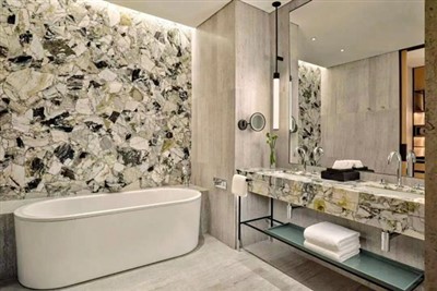 Bagno in marmo verde chiaro