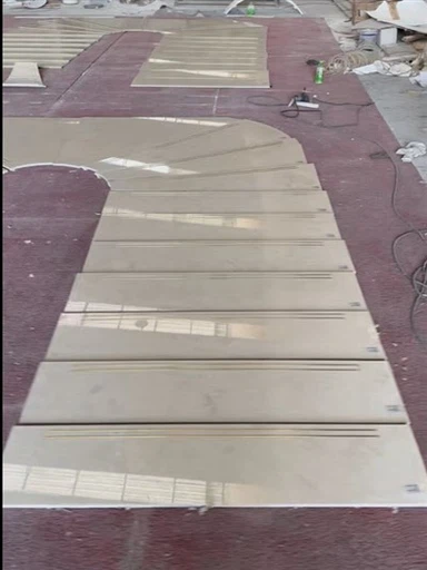 Scala a chiocciola in marmo beige ottomano