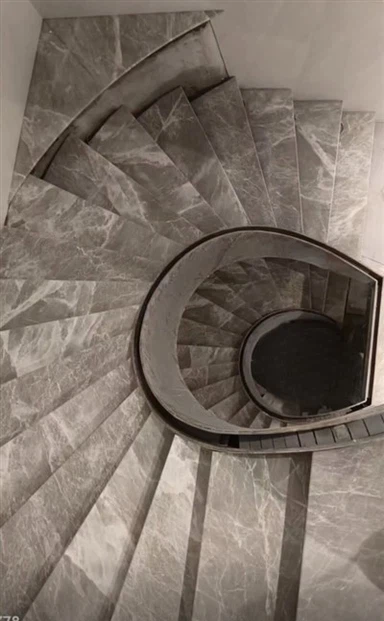 Scale in marmo Silver Emperador