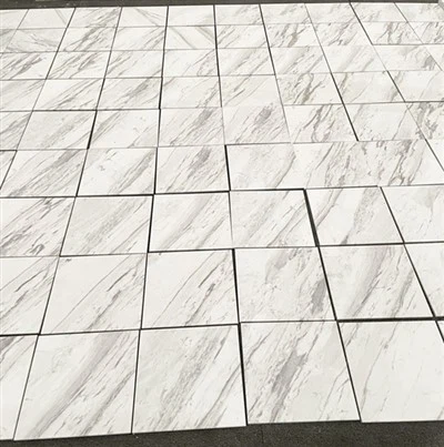 Tile in marmo con affinate volakas