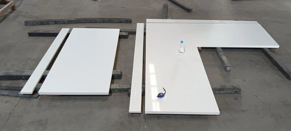 pure white quartz kitchentop