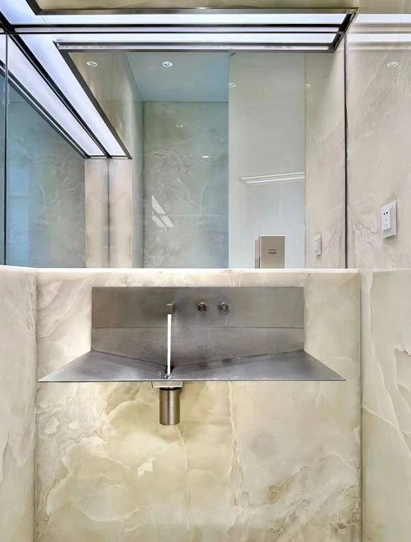 Bagno in onice bianco